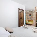 Anamaria Rustic *