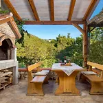Anamaria Rustic