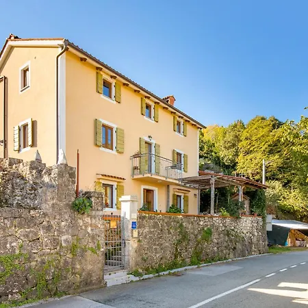 Anamaria Rustic