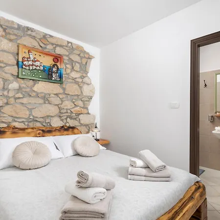 Anamaria Rustic Homestay *