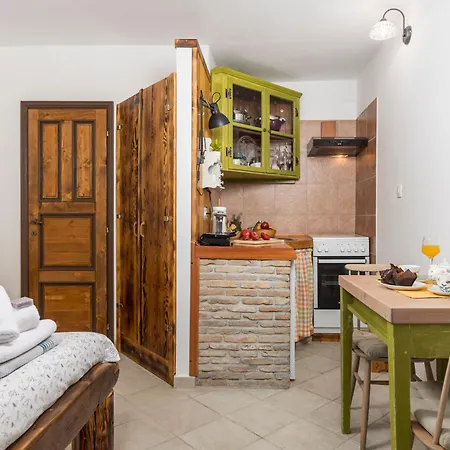 Anamaria Rustic Homestay *